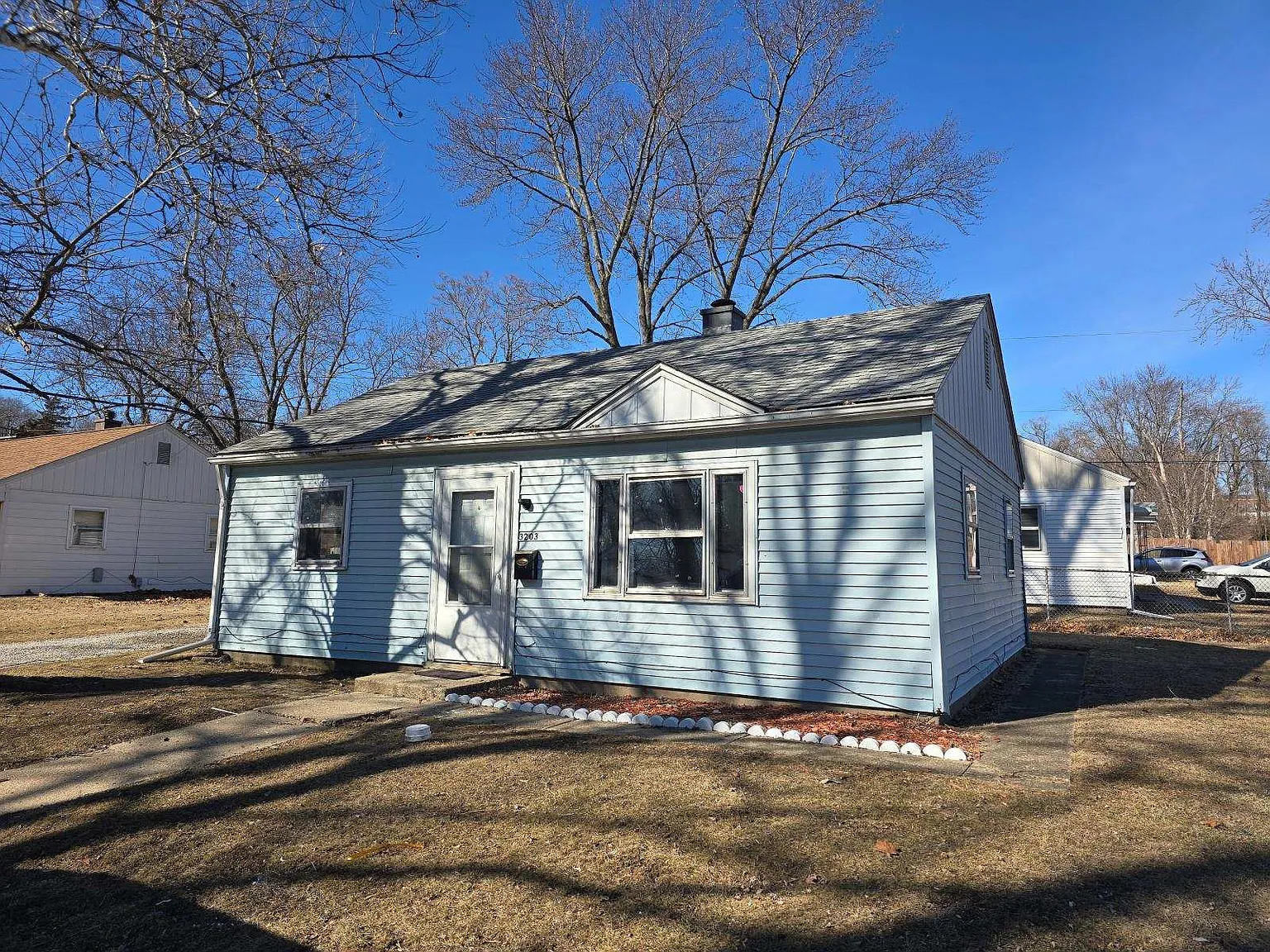 3203 W Antoinette Pl photo 1