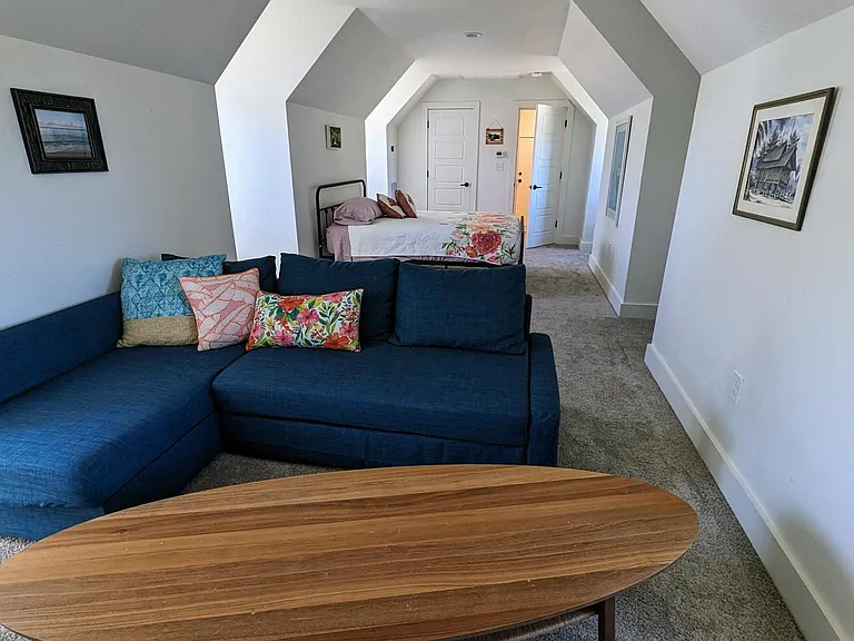 Private upstairs studio apartment with 6 recessed windows