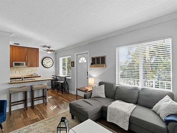 5th image of 1311 NE 18th Street #205