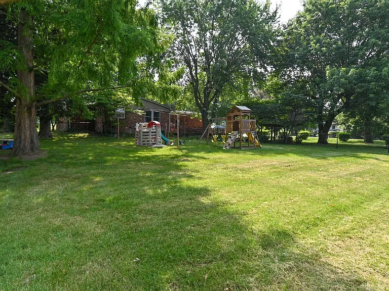 7146 S Meridian St — Photo 55