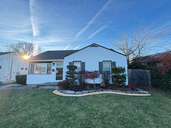 61 Wall St, Farmingdale, NY 11735