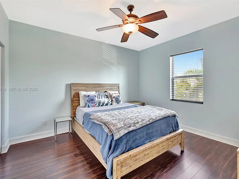 853 SW 11th Ct — Photo 34
