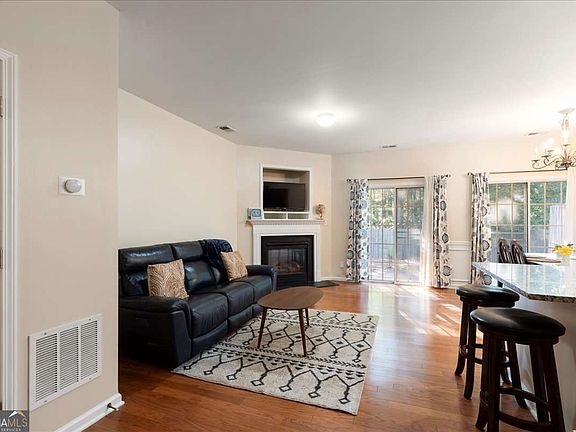 5th image of 3311 Thornbridge Dr