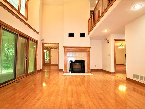 3rd image of 2714 Arrowhead Ln
