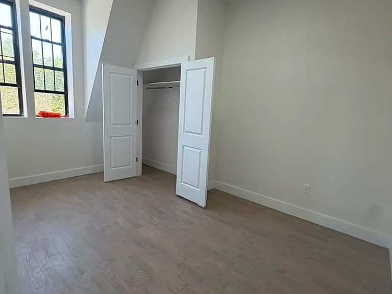 51-53 Lincoln Park #3B — Photo 2
