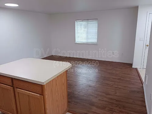 2571 NW Cedar Ave Photo 1
