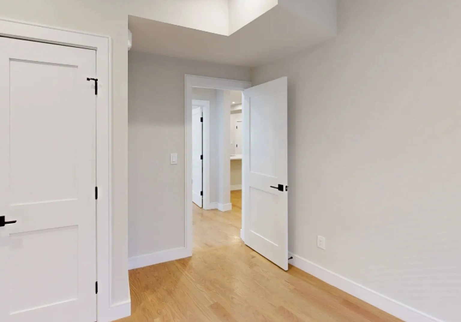 Beautiful 4 Bed Available 9/1/26 — Photo 4
