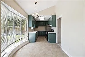 4 bed, 2.0 bath, 1748 sqft, $2,350 — Photo 3