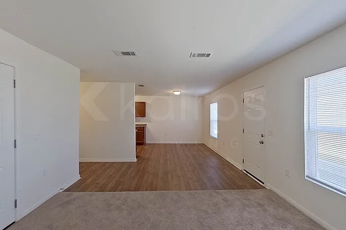924 Sanford Ln — Photo 5