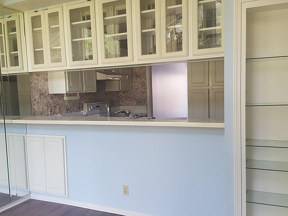 2nd image of 904 Grey Oak Dr