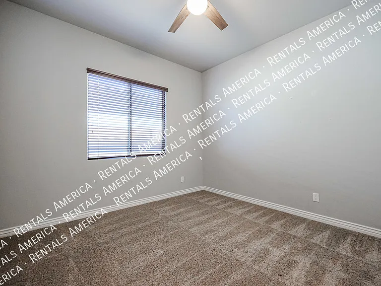 8544 W Midway Ave — Photo 14