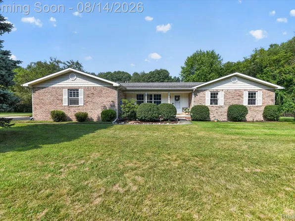 2364 Northwood Pl, Brighton, MI 48114