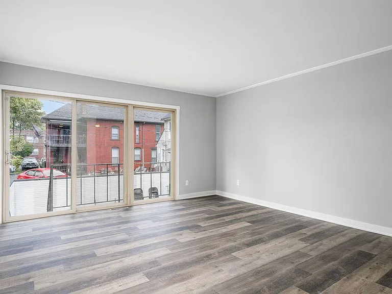 142 W 8th Ave #B — Photo 15