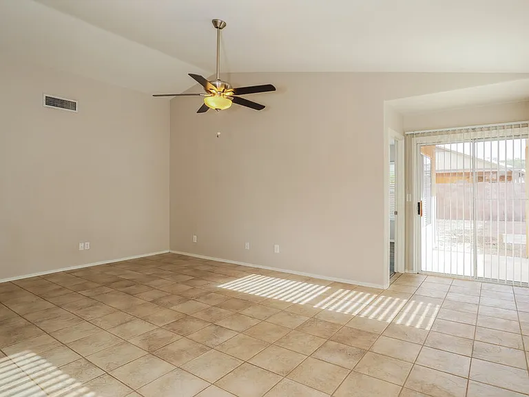2214 E Aire Libre Ave — Photo 3