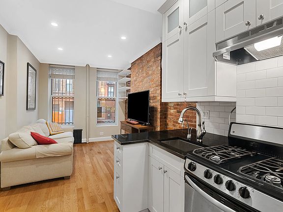 3rd image of 50 E 1st St #1