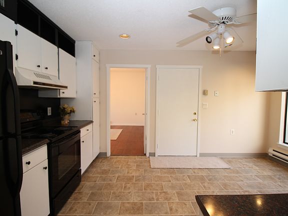 3rd image of 301 Heritage Hls Unit B