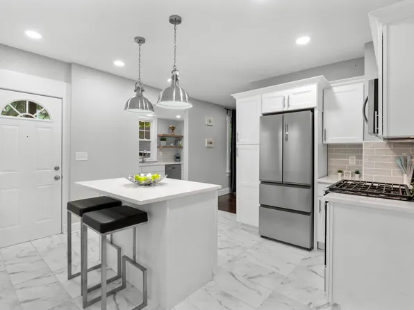 5 Brookdale Avenue, Bloomfield, CT 06002