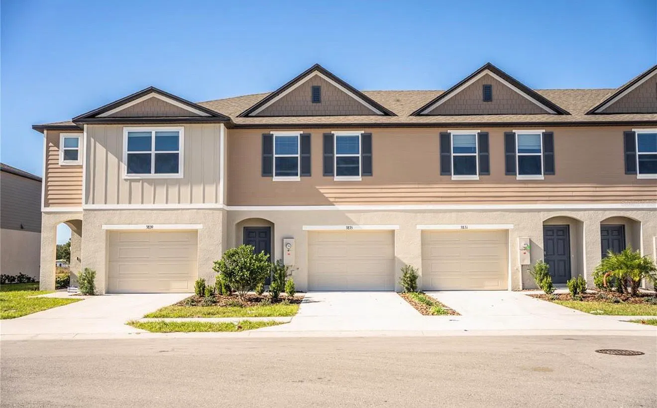 3 bed, 2.5 bath, $2,100 — Photo 1