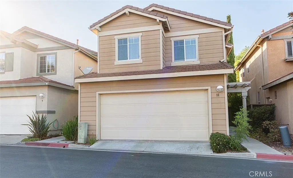 3 bed, 2.5 bath, 1402 sqft, $4,150 — Photo 3