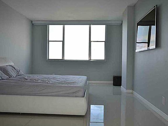 4th image of 3800 Hillcrest Dr APT 922