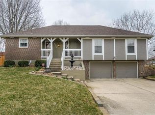 2304 S Harding St, Oak Grove, MO 64075