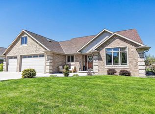950 Springfield Dr, De Pere, WI 54115