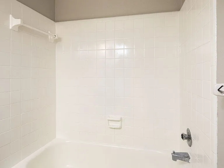 Bayville Apartments — Photo 51