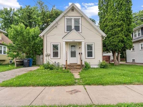 1060 W 10th Ave, Oshkosh, WI 54902