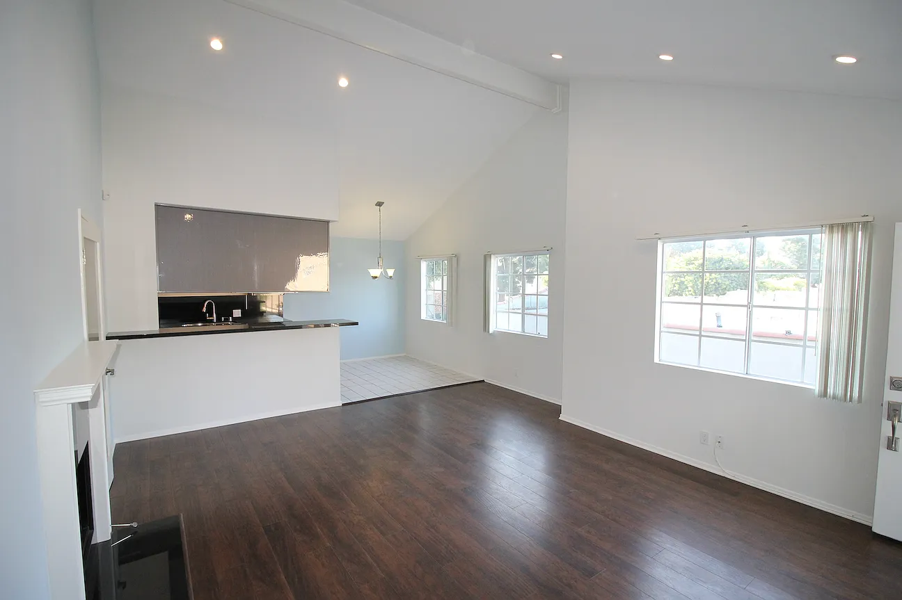 2 bed, 1100 sqft, $4,100 — Photo 1