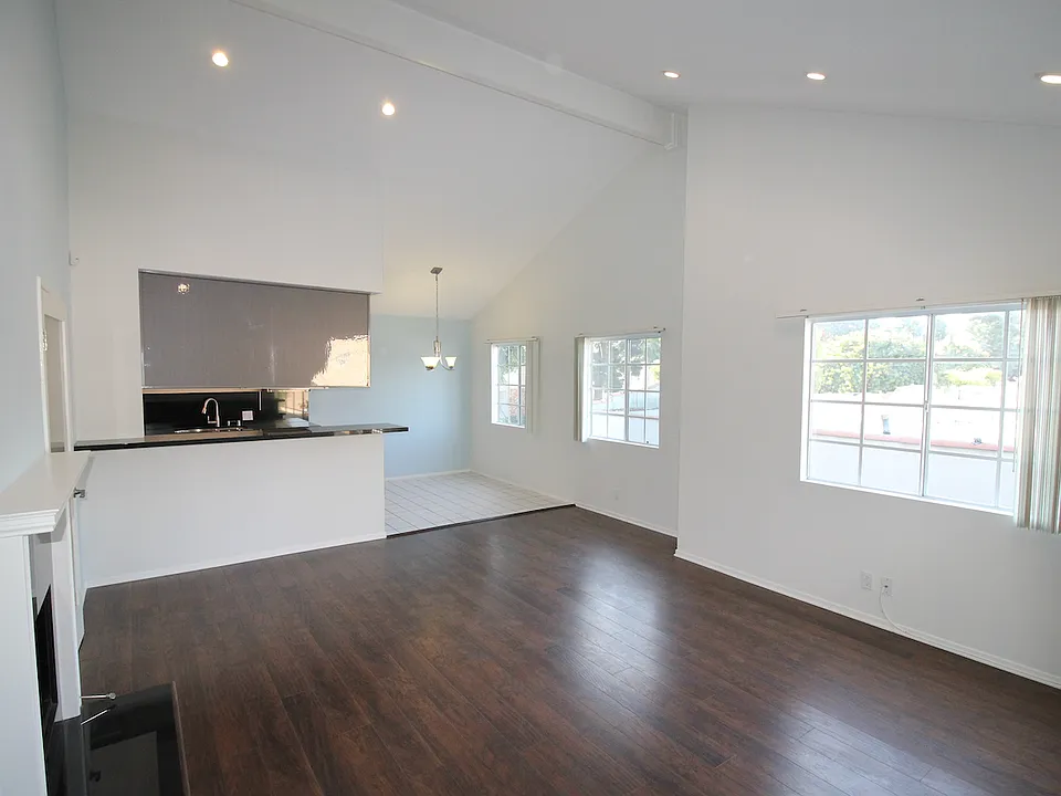 4064 La Salle Ave #2A