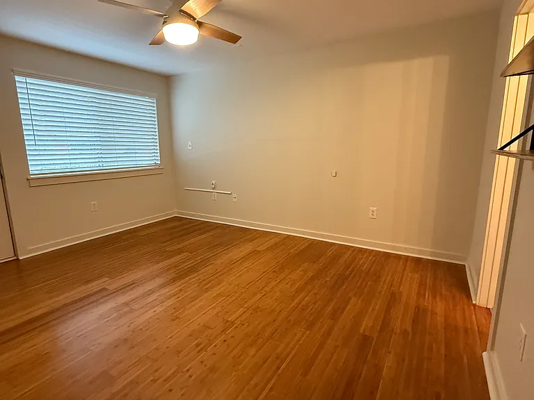 2200 Dickson Dr #101 — Photo 8