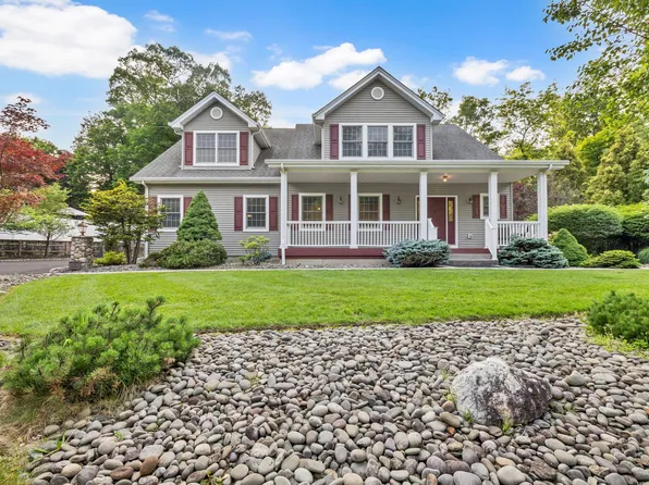 9 Joseph Bow Court, Pearl River, NY 10965