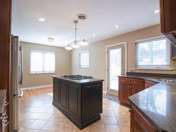 4th image of 6465 Honeysuckle Dr