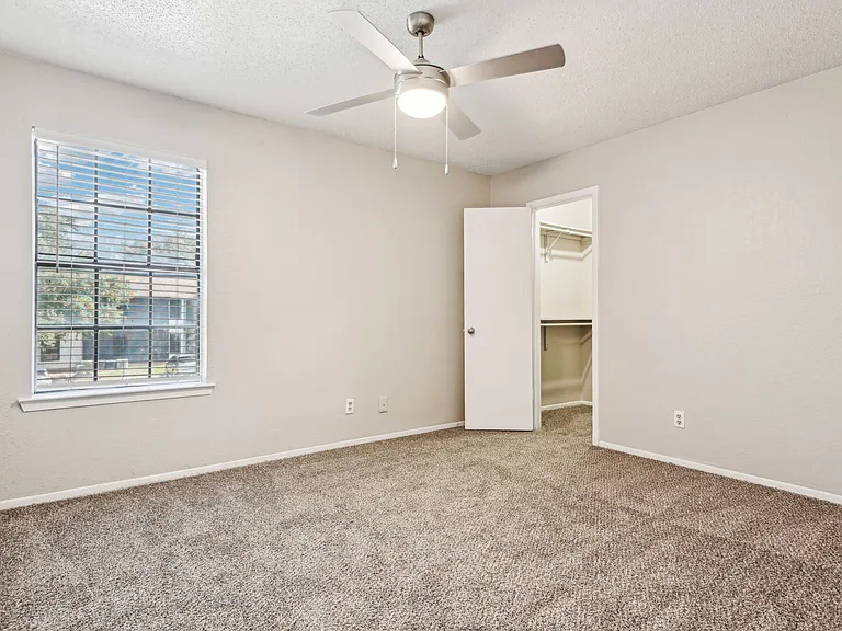 Blakely Apartments — Photo 34