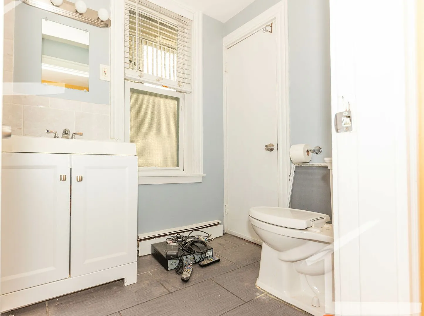Nice 5 bed in Allston — Photo 3