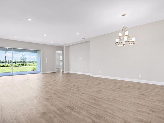 4th image of 26909 Victoria Pl