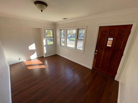 5th image of 415 N Murrietta Pl