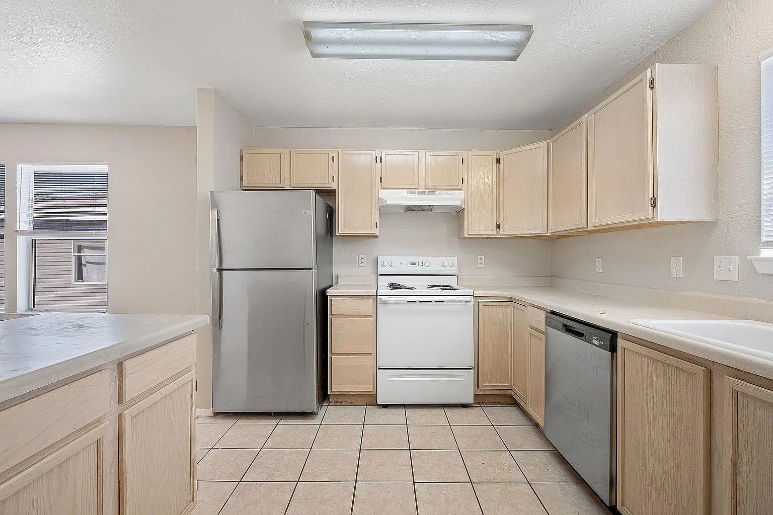 2 bed, 2.0 bath, 1024 sqft, $1,075 — Photo 2