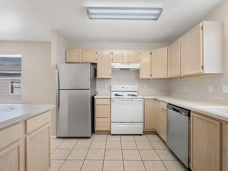 2214 Katy Ln #D — Photo 2