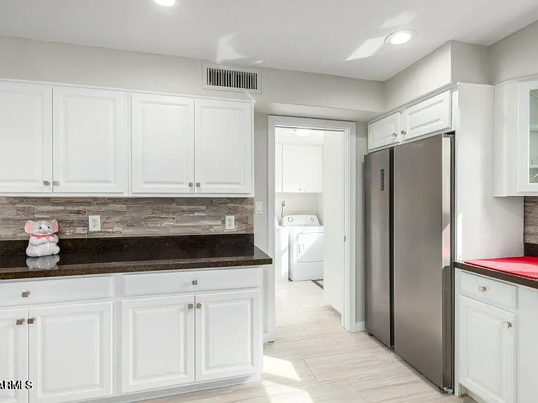 956 Castillo Dr E — Photo 17