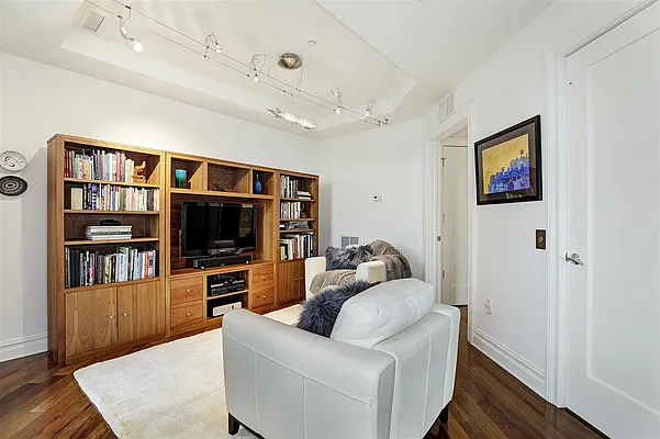 Sold by Keller Williams City Life Realty | media 56