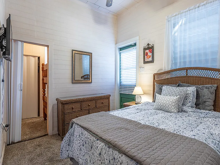 520 Petronia St — Photo 11