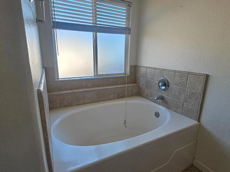 580 W Sunset St — Photo 9
