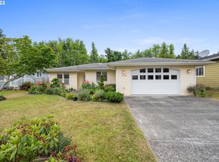 1549 4th St, Astoria, OR 97103