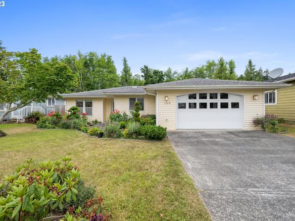 1549 4th St, Astoria, OR 97103