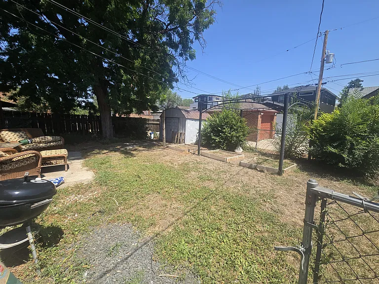 1630 Perry St #B — Photo 17