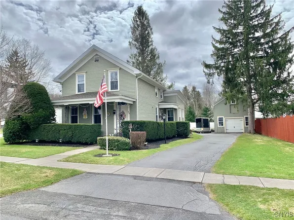 424 White St, Waterville, NY 13480