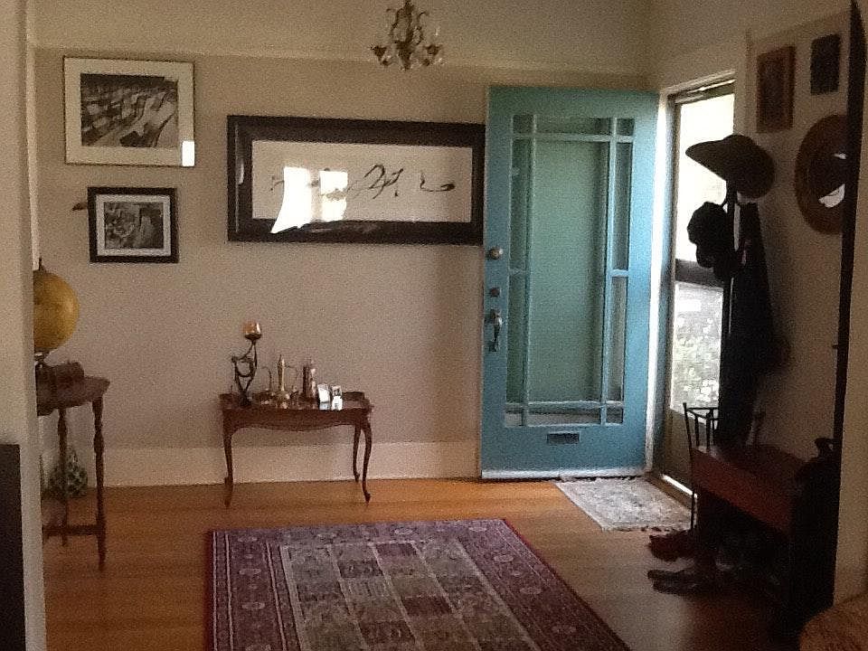 Entry way / extra room