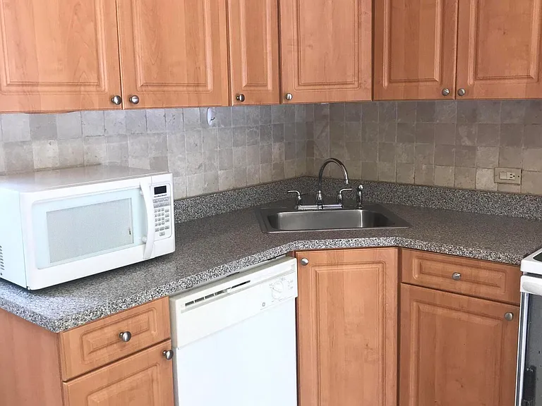 845 NW 98th Ave — Photo 4