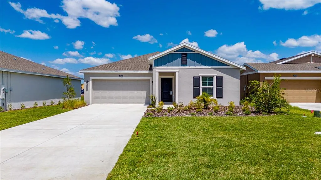 3 bed, 2.0 bath, 1560 sqft, $2,300 — Photo 2